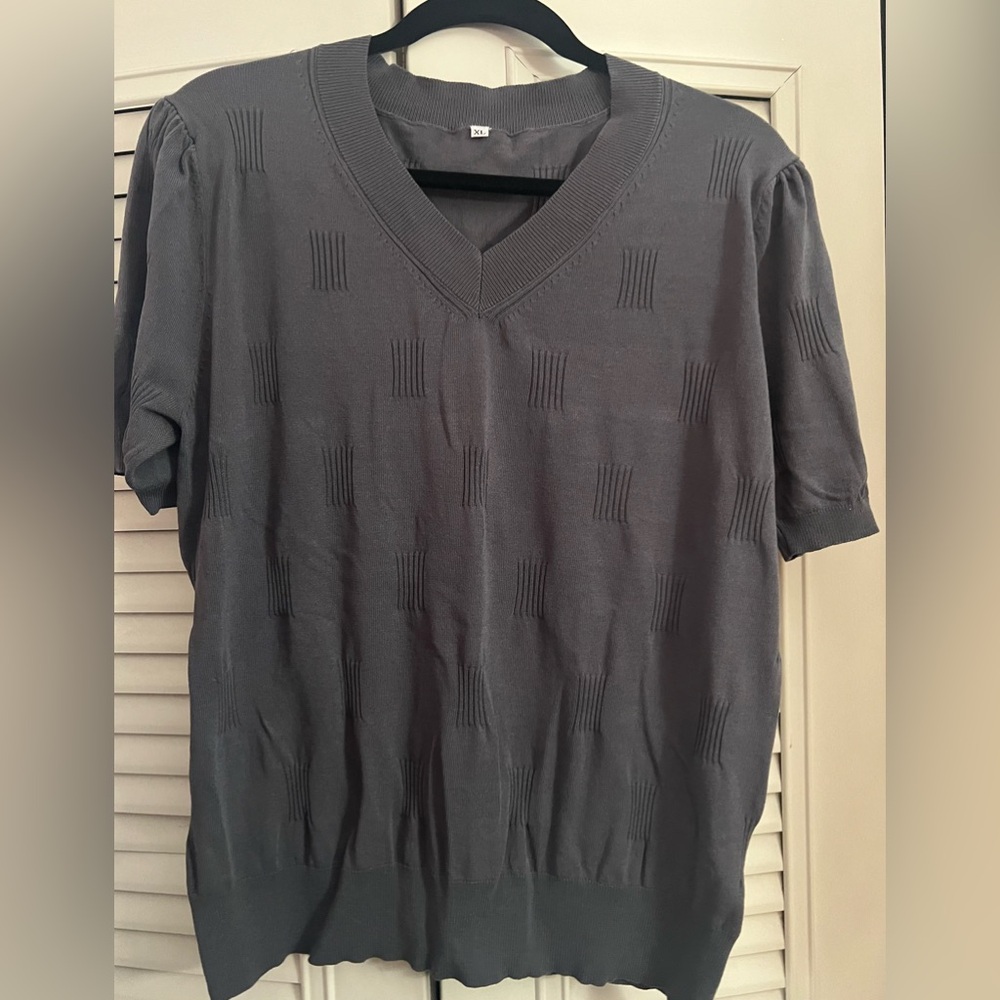 Short sleeve gray sweater